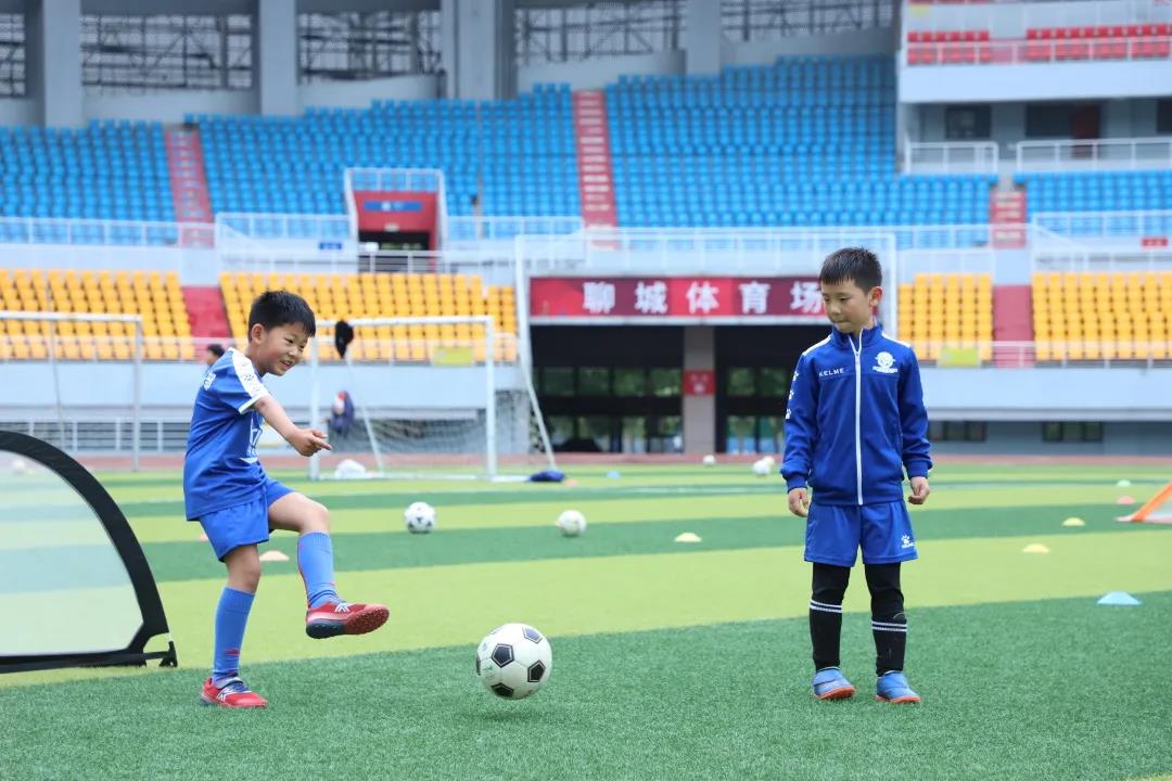 聊城大学附属幼儿园足球趣味赛成功举办