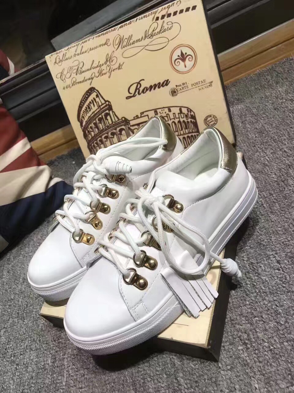 牙膏是家居必备用品,牙膏是必备之物