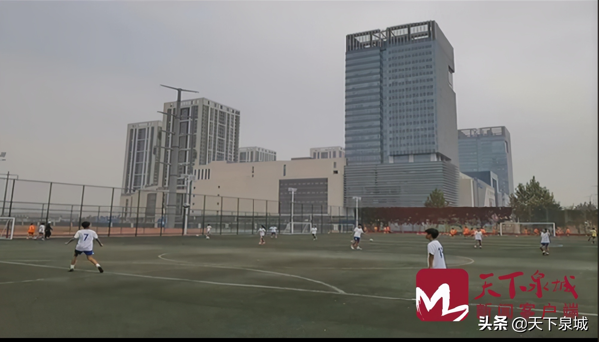 足球场不能少于多少人,足球场少于7人