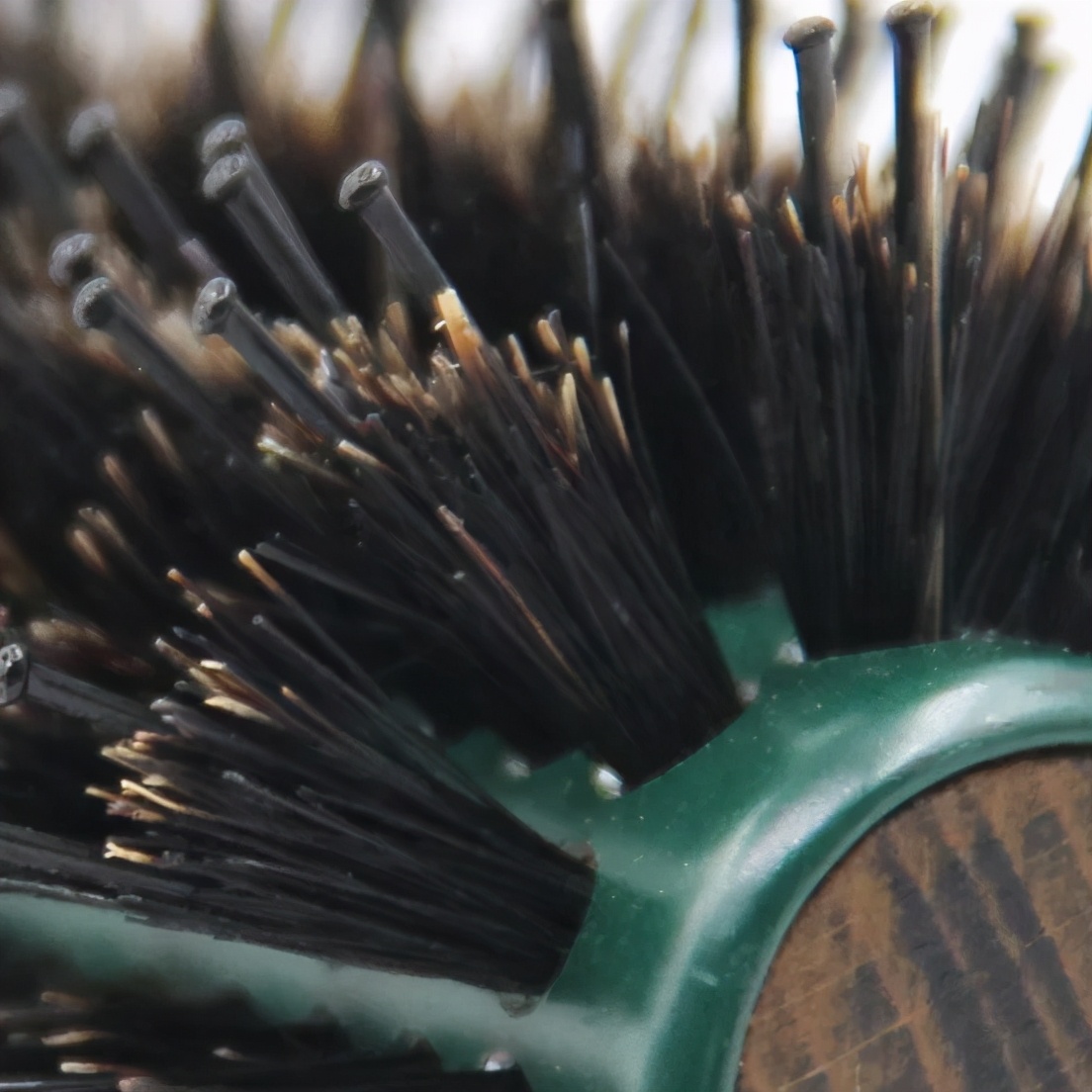 常见梳头误区让头发掉得越多,每天梳头头发会断很多怎么回事