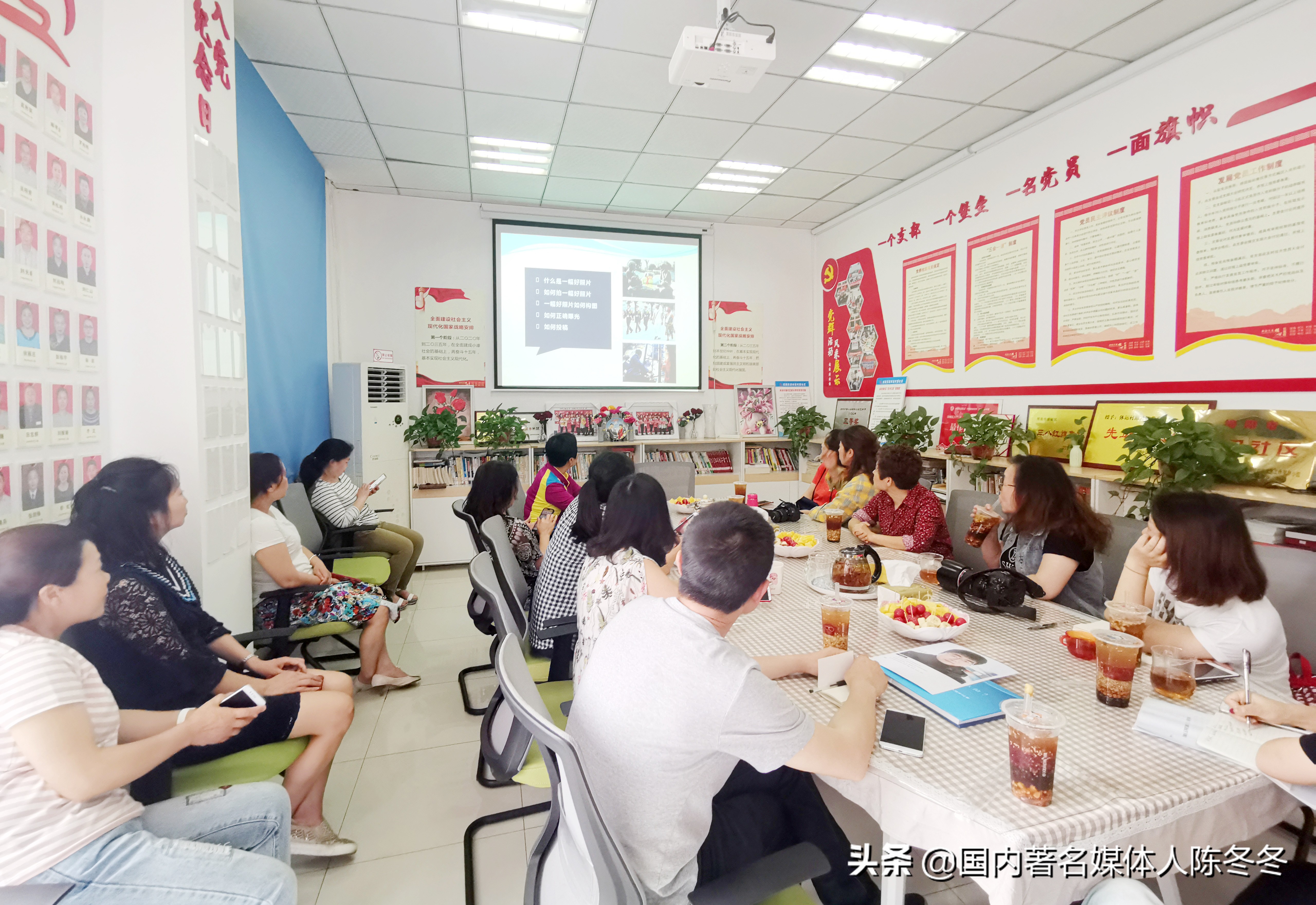 城厢街道体运村路社区开展摄影与新闻稿件编写培训活动
