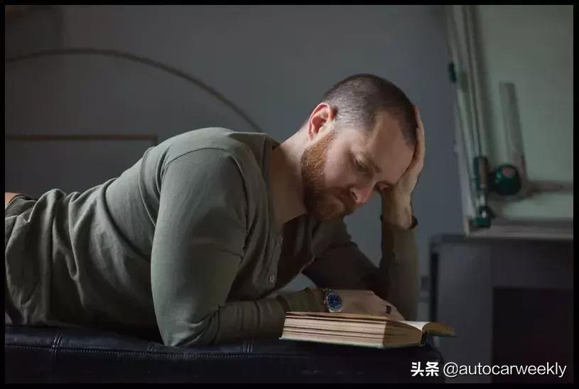 是时候穿卫衣骚起来了——瞧瞧张小龙