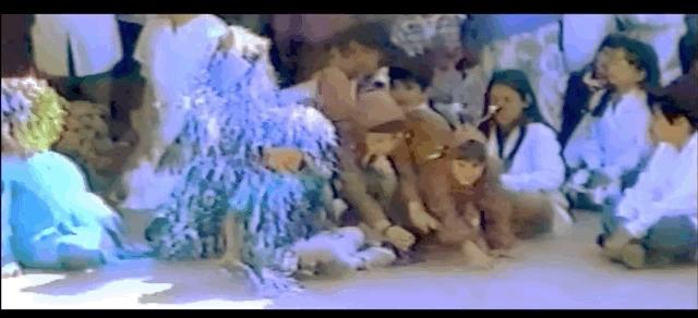 梅西再次致敬马拉多纳,十一年前的梅西再现马拉多纳经典