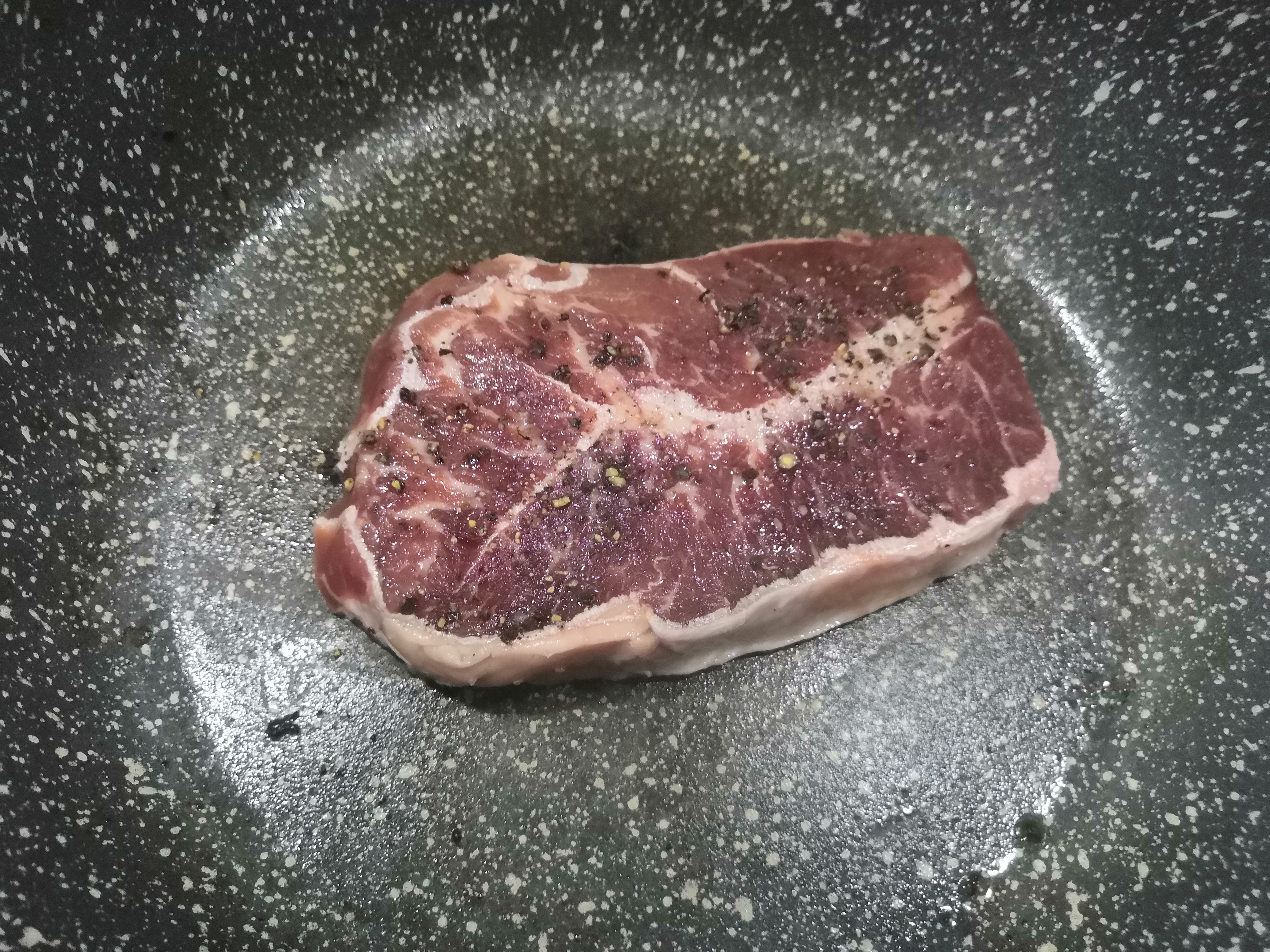 一步步教你做家常菜,几分钟就做出西餐厅牛排鲜嫩多汁