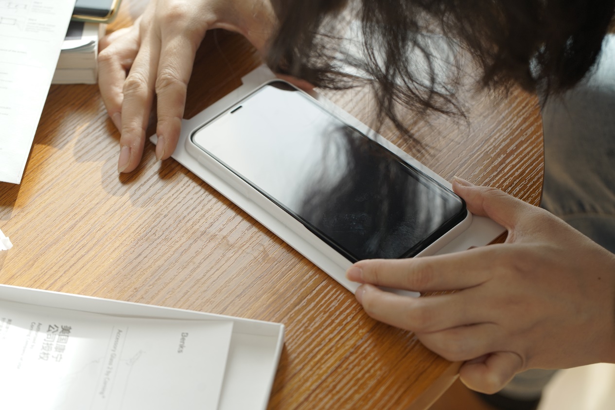 苹果15promax邦克仕康宁钢化膜,iphone15promax邦克仕康宁膜