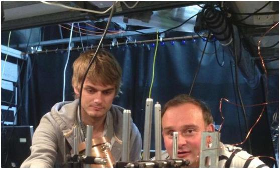 利用微波将单个原子冷冻到绝对零度，使量子技术更加接近真实设备