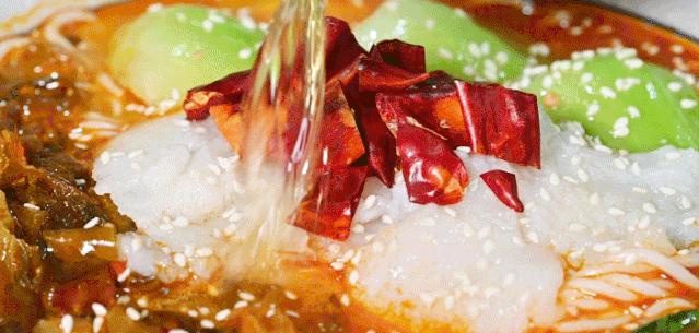 体育西嗦plus版米粉，一年卖出20万碗，fu南人一定都吃过