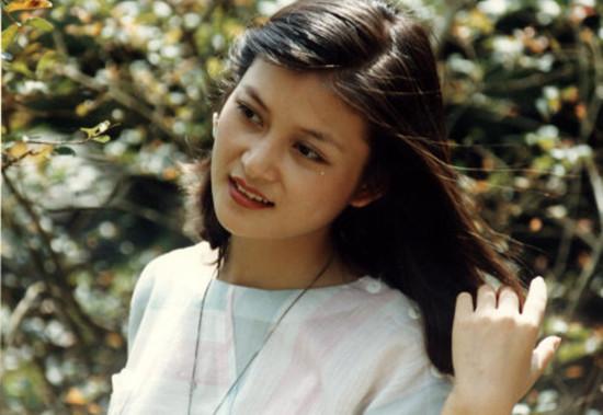 朱晓琳1984年妈妈的吻专辑完整版,朱晓琳第一次唱妈妈的吻歌曲视频