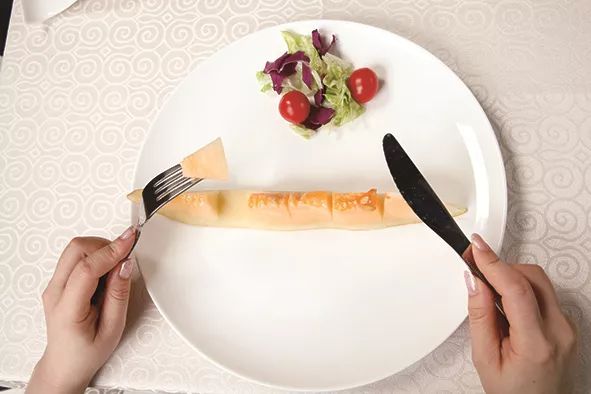 吃饭最基本的礼仪和动作,吃饭需要关注的礼仪