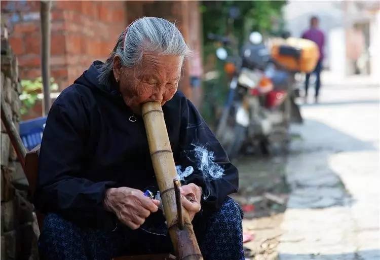 粗支烟和细支烟危害,旱烟和雪茄烟的区别