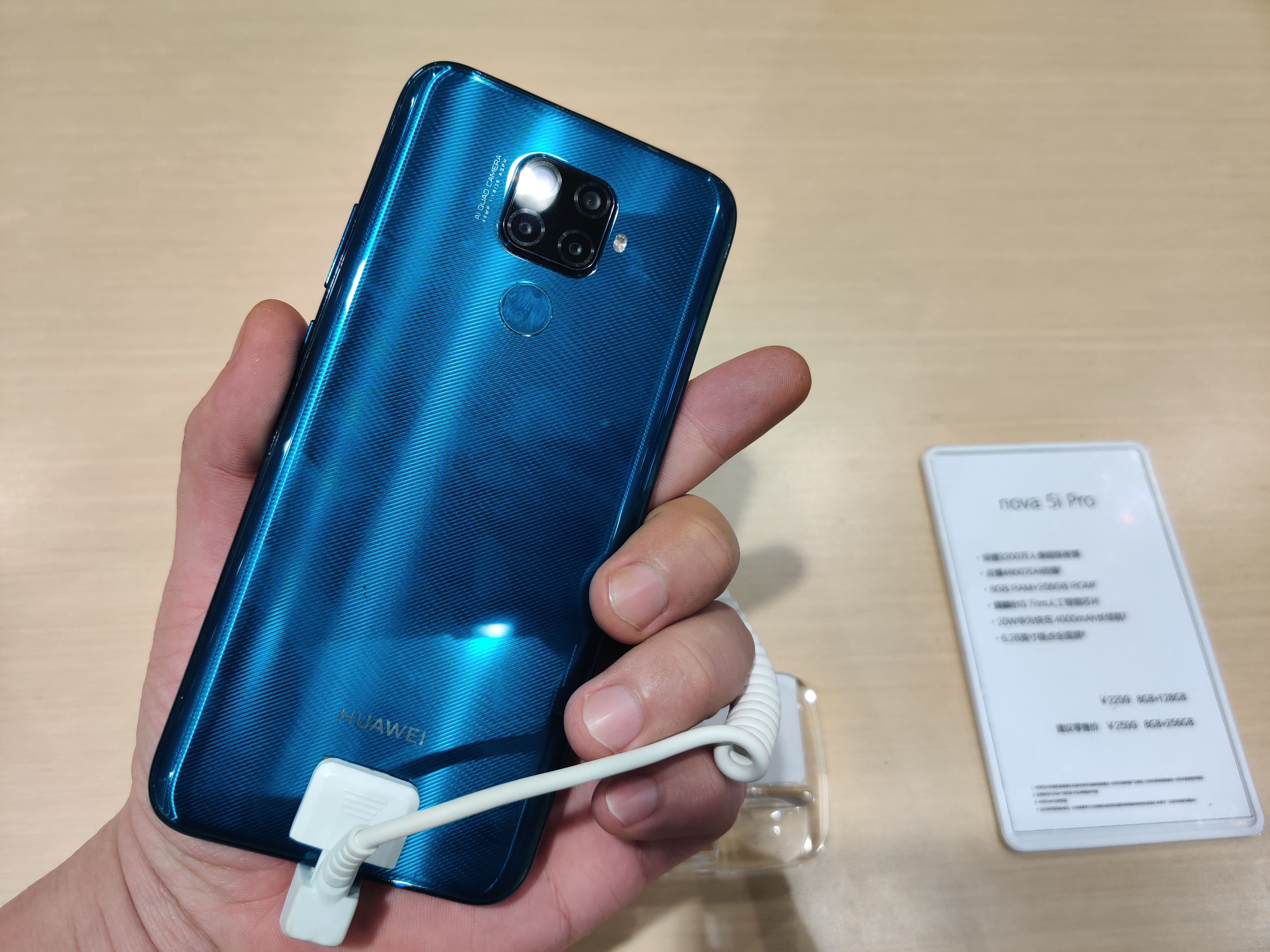 华为nova65g与荣耀v305g,华为nova65g版对比荣耀30