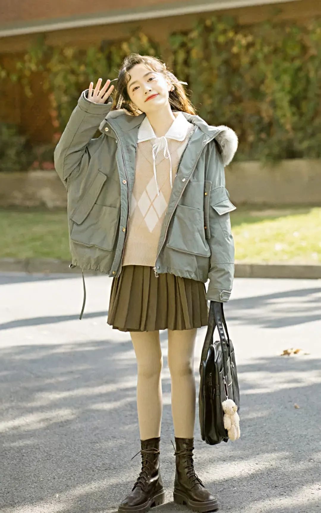 冬季好看的羽绒服款式,冬天羽绒服挑什么颜色不老气洋气