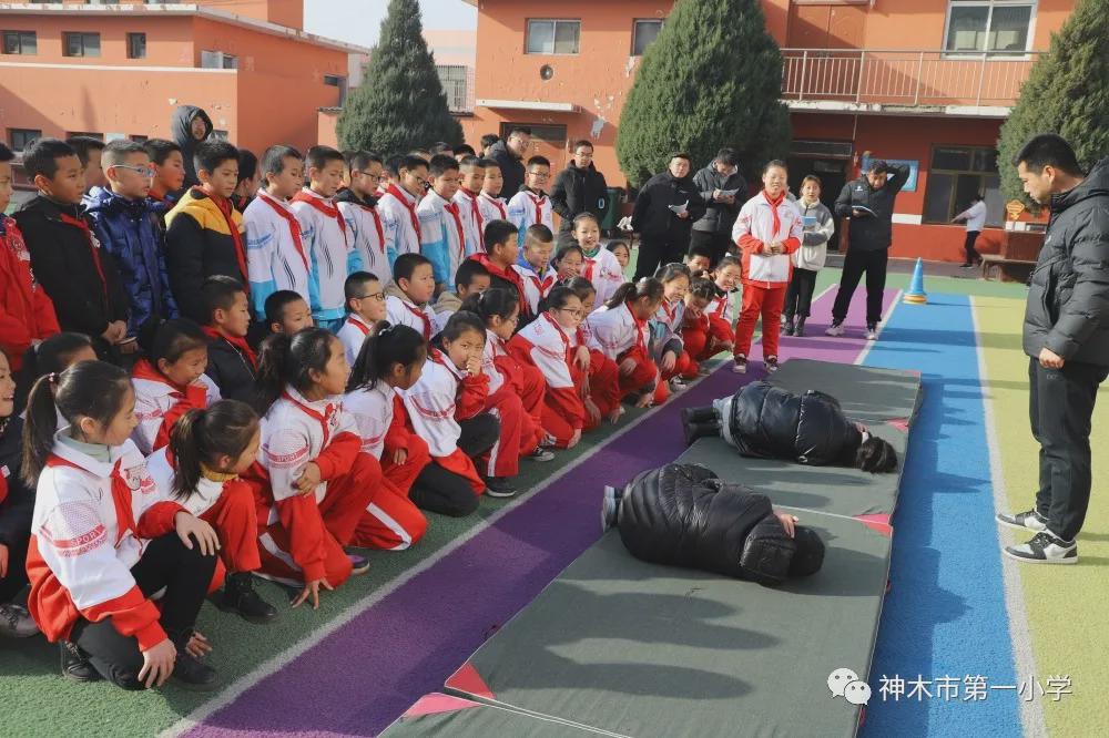 神木第一小学拔河比赛,小学体育优质课简报
