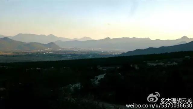 玉龙雪山附近原始村落,玉龙雪山下的村叫什么