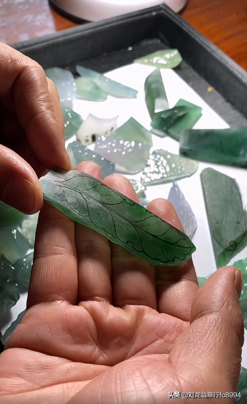 打破常规的设计，另类的翡翠仿真叶子，不一样的成品效果