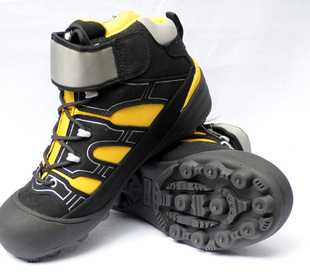 三级跳钉鞋和跑步钉鞋有什么区别,钉鞋是怎么跑步的