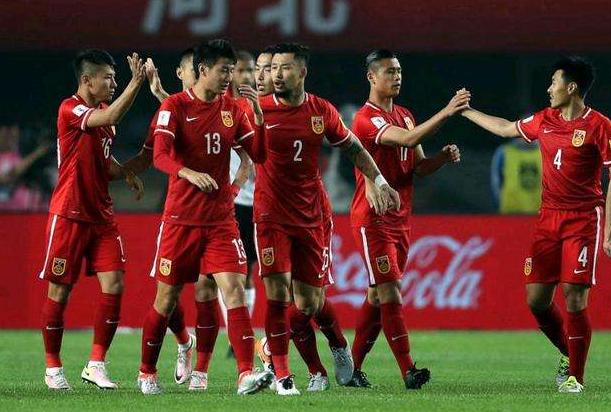 足球裁判用的哨子是什么牌子,足球裁判哨子是如何出现的