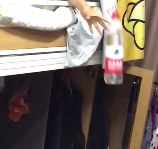 飞机杯被奶奶用来当袜子，这也太惨了吧