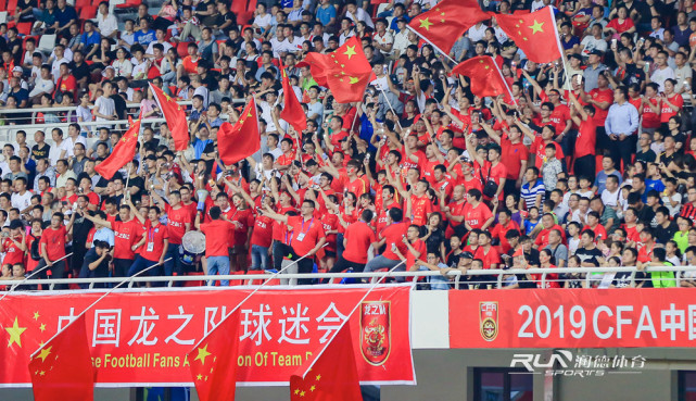 足球万人欢呼现场,足球比赛全场轰动