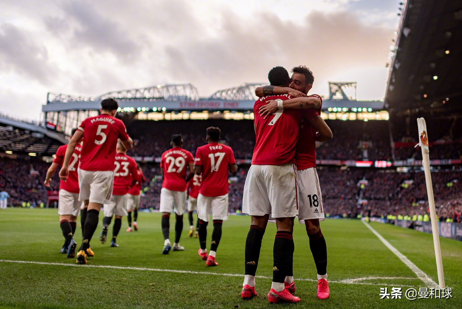 24张GIF详解曼联新核进攻能力：B费3大特质造就双料月最佳