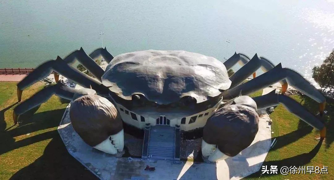 喷饭！观音有莲哪吒有家了，恒大足球场被戏称亿建莲！