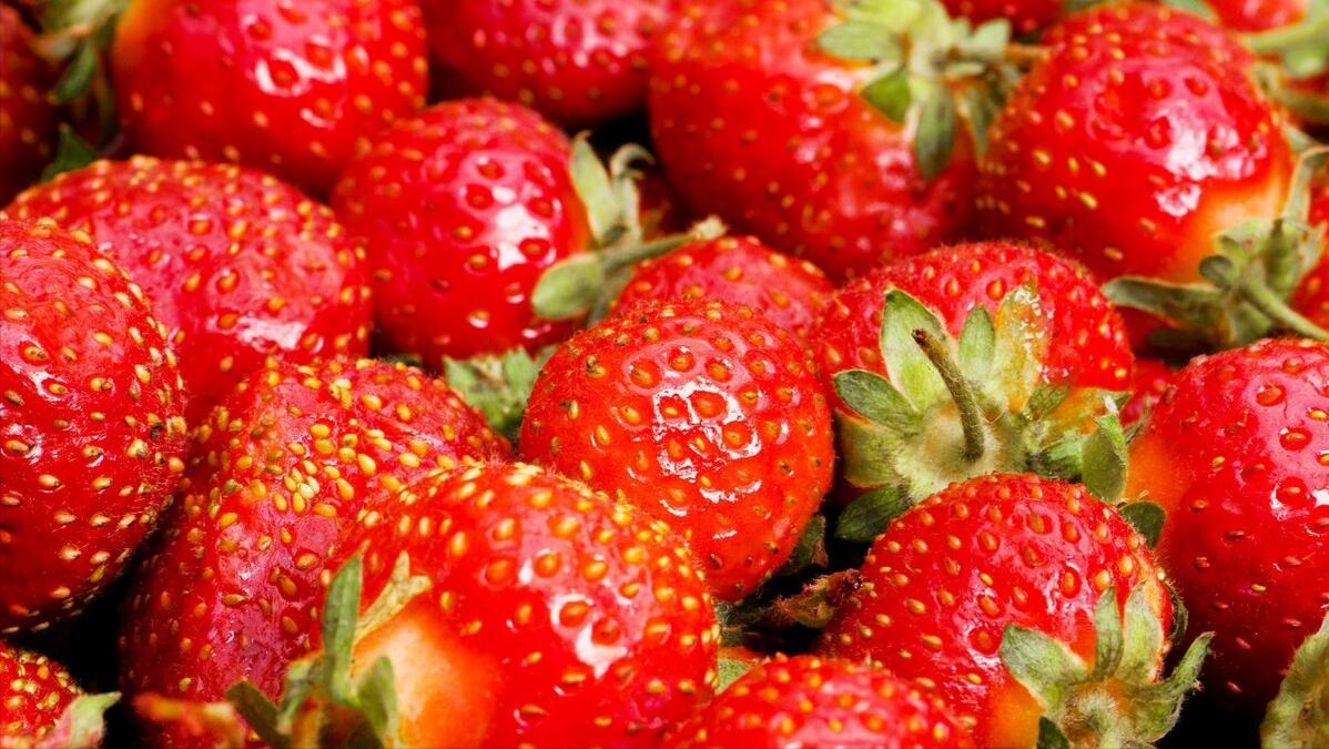 35岁的我，开水果摊年入30万，全靠不关心价格的年轻人