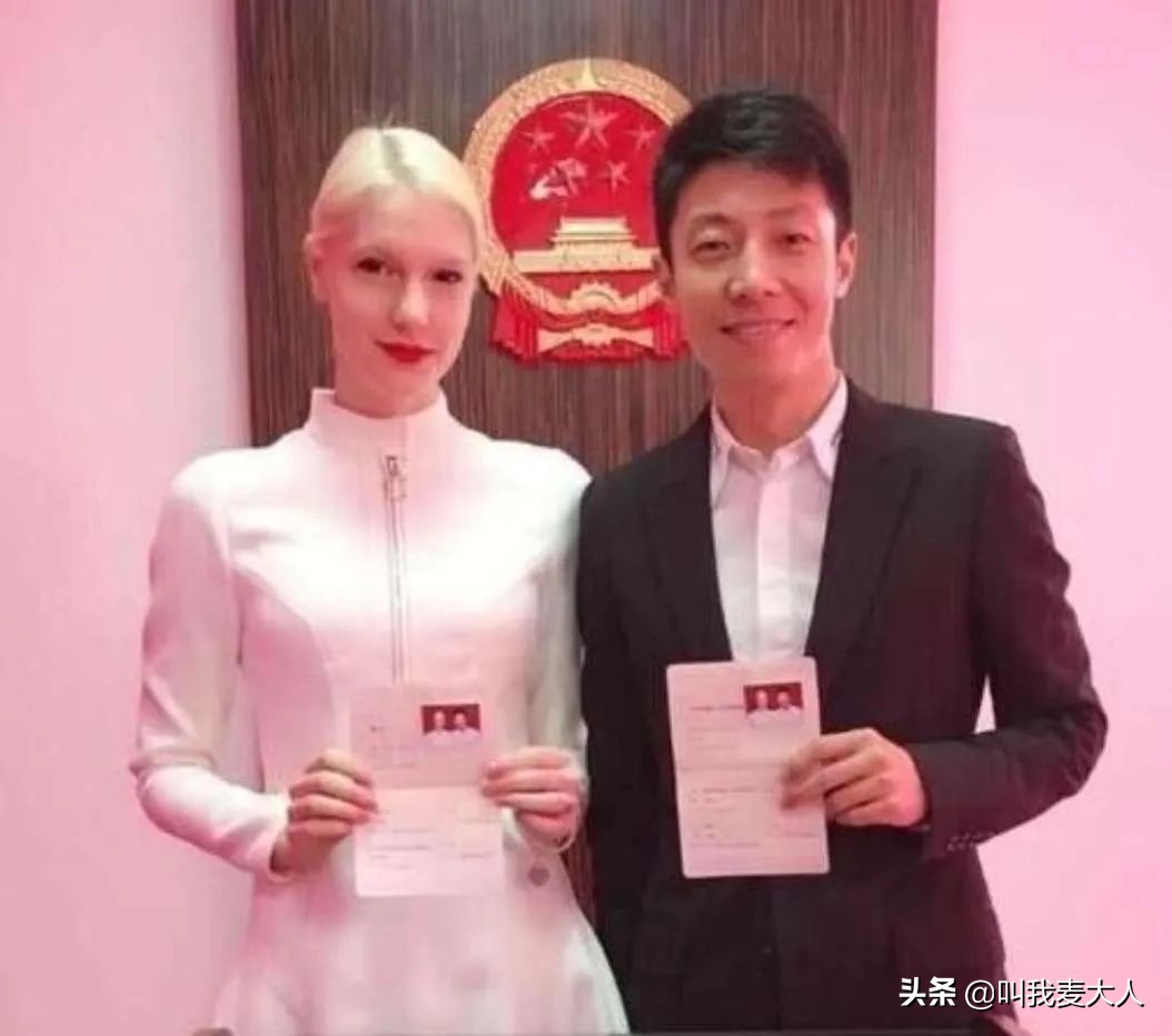 情路坎坷撒贝宁：经5段恋情，初恋比章子怡好看，洋媳妇身价上亿