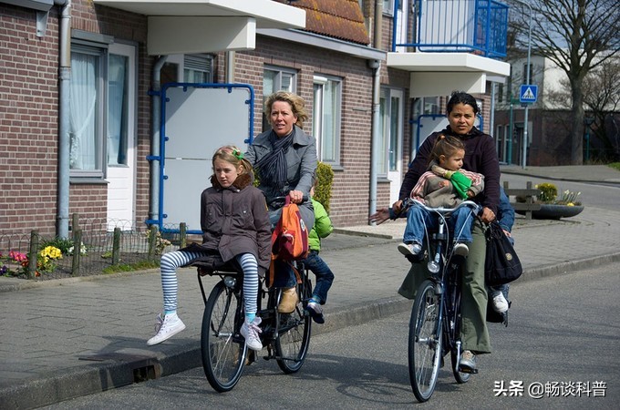 170年前荷兰男性平均身高1米65，现在平均1米83，长高奥秘是啥？