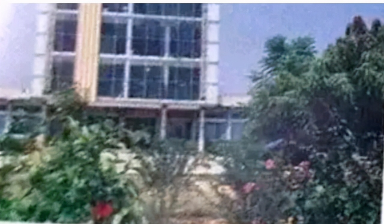 记忆中的广西平南县，水泥厂、华丽大酒店、永发牌香烟