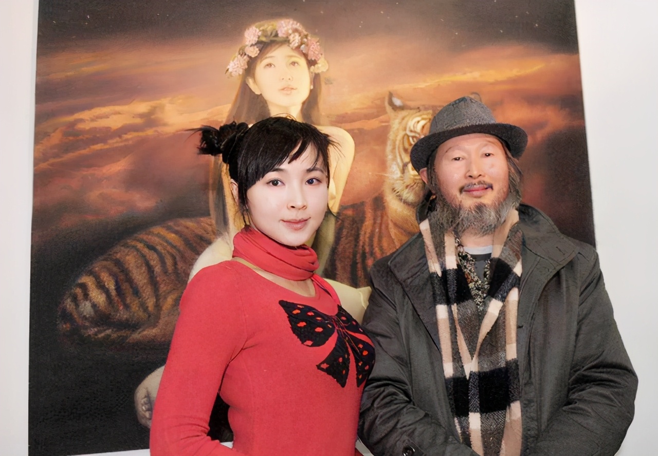 女子为生父当裸模十年，背后藏着多少女性血泪