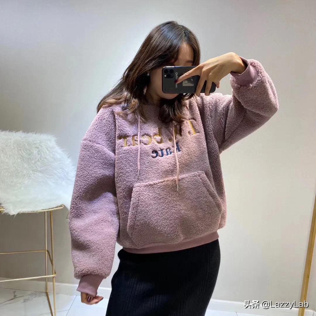 小熊teenieweenie绿色连帽羽绒服,品牌teenieweenie直播卫衣穿搭