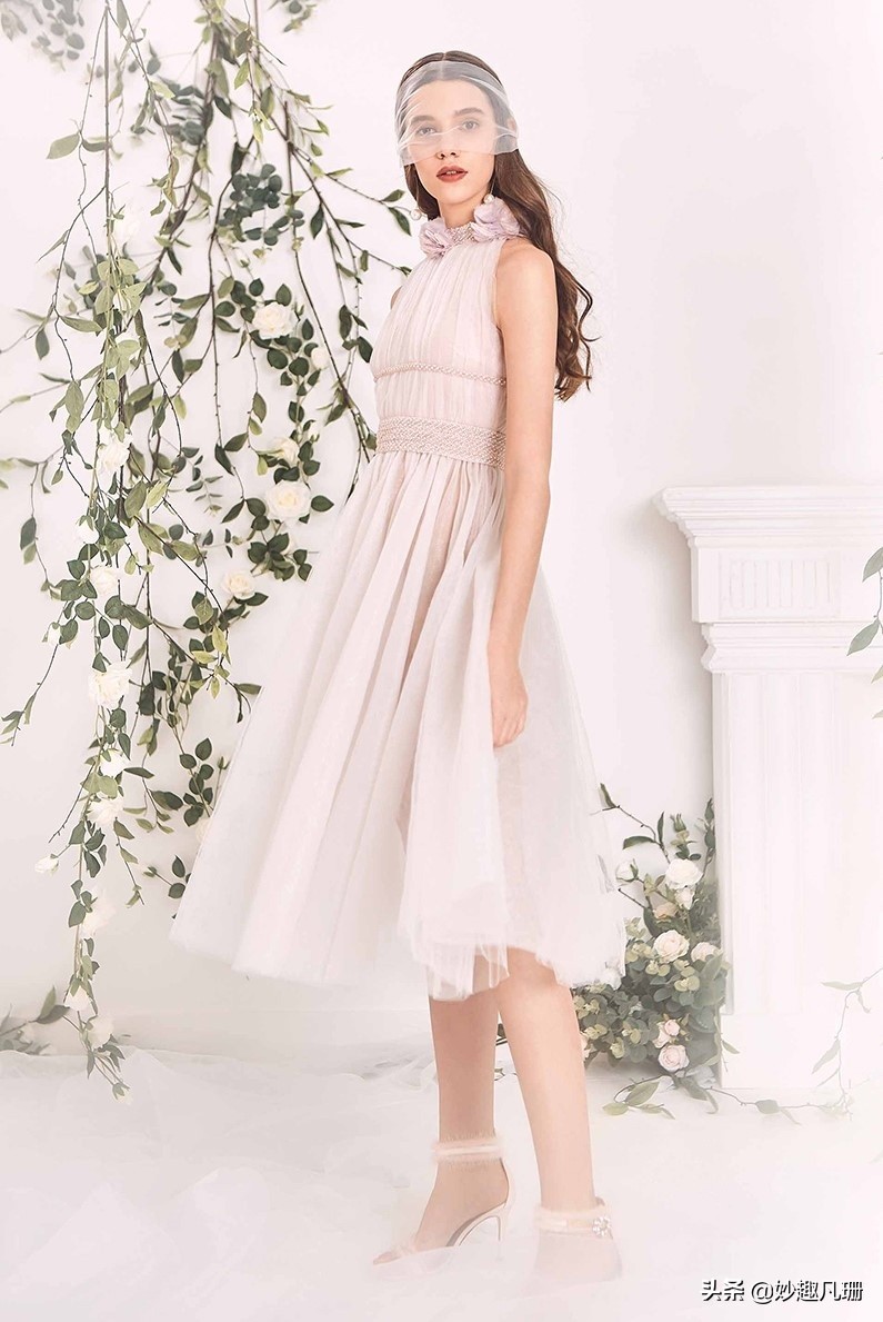 高端年会气质礼服推荐高级感,华丽设计感年会时尚轻奢高级礼服