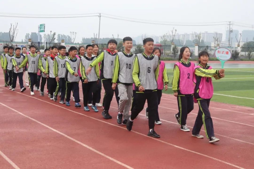 阜南县第十一小学足球赛,阜南县校园足球队比赛现场