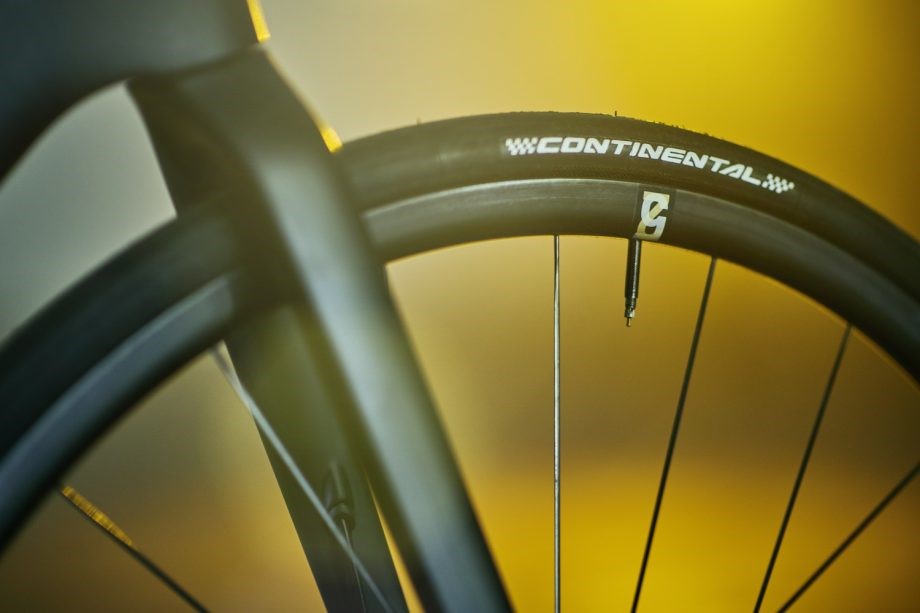 装备6kg以下的综合碟刹公路？