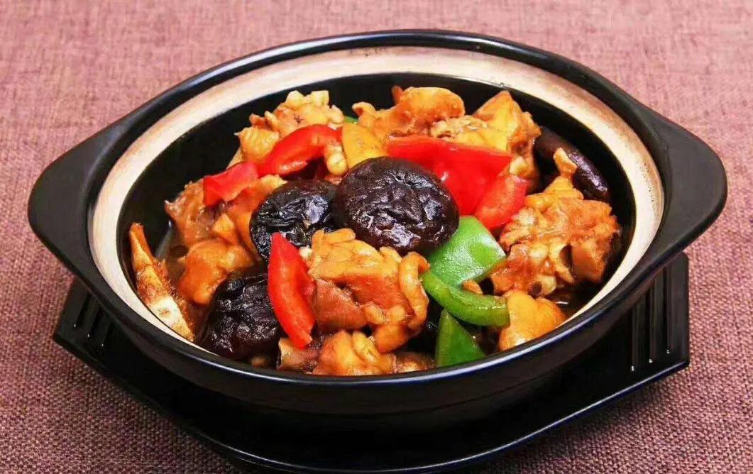 现在做黄焖鸡米饭还能赚钱吗,黄焖鸡米饭一年赚多少