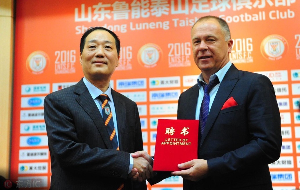 从对不起到谢谢你，李霄鹏赢得了山东球迷的心