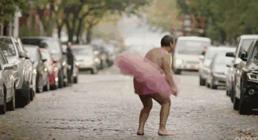 穿着15年的蓬蓬裙的中年男人,粉色蓬蓬裙穿了14年