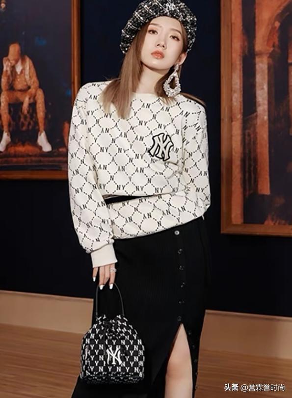 孟美岐美貌正用到了实处，穿搭“普通格子服”360度的美恰到好处