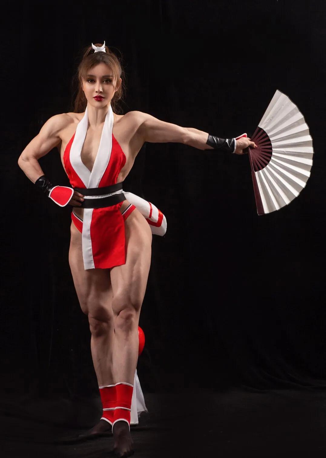 全身肌肉的白衣天使，因模仿“不知火舞”走红，孕期仍坚持健身？