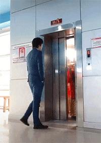 买了个保温杯，结果里面塞满了口红，这是买到假货了？