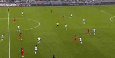 国足2-3憾负沙特队！主教练李铁：球员在上半场表现过于拘谨，但大家在落后的情况下没有放弃