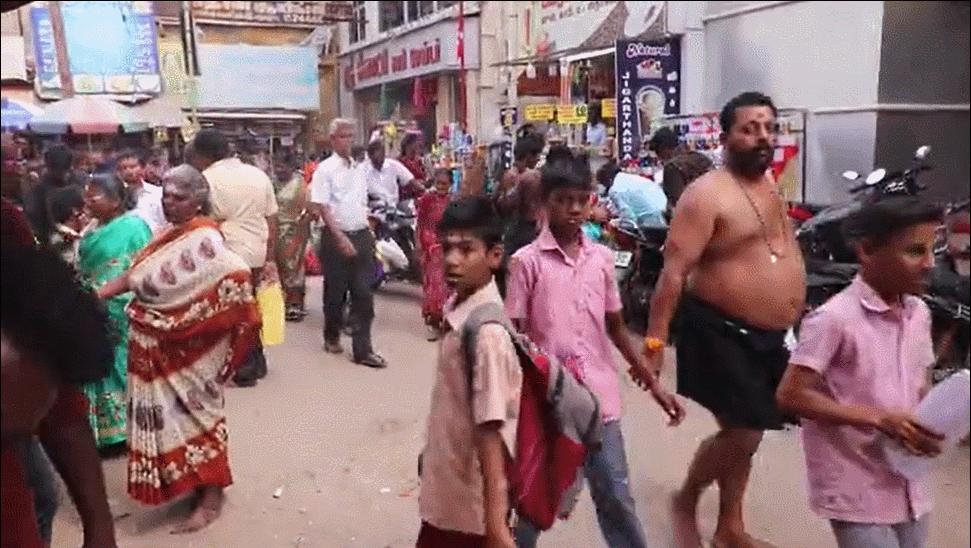 辞职后，我跑去印度恒河洗了个澡