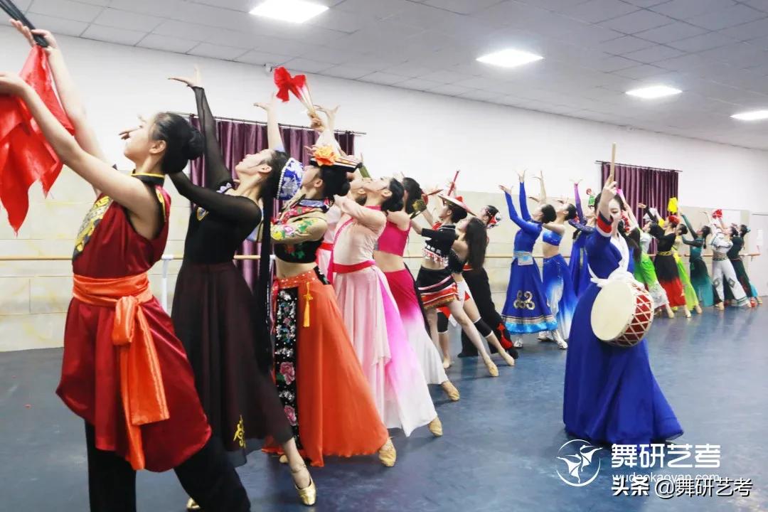 舞蹈入门20个基本动作名字,舞蹈新手应该学会的舞蹈