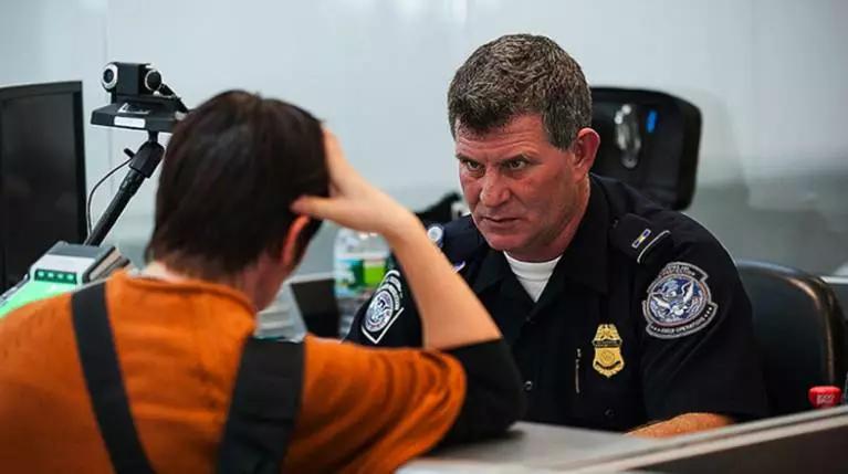 带钱过海关会被没收吗,过海关被带进小黑屋