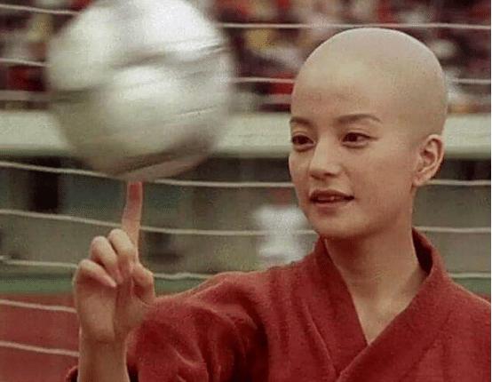 周星驰赵薇少林足球,少林足球周星驰打赵薇那段视频