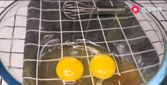 西瓜蛋糕制作教程视频,怎么在家做西瓜小蛋糕视频
