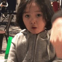 小女孩表情包gif图,表情包中的小女孩照片