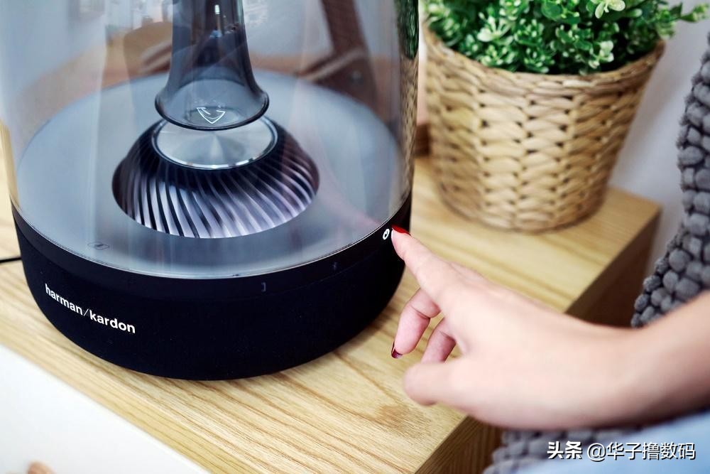 哈曼卡顿音乐琉璃1代2代评测，不但抓耳，还让你视线也难离开