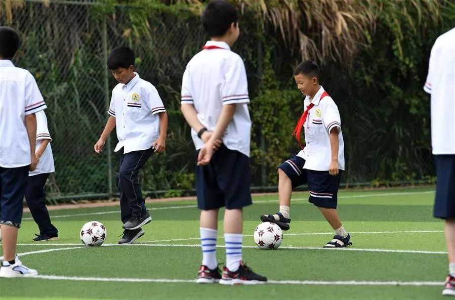 还记得那个让你刻骨铭心的女孩吗,还记得曾经让你泪流满面的照片吗