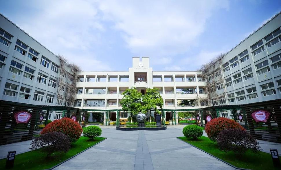 超额预警！今年又有8个热门公办初中政策收紧！入户年限逐年递增